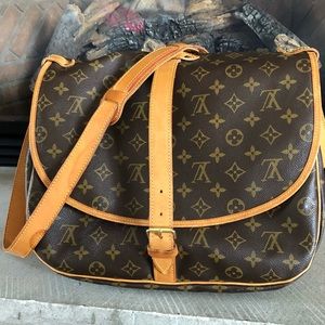 Louis Vuitton Saumur 35